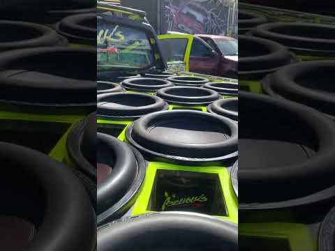 SAVA EL PATRÃO, PLAYING LOUD