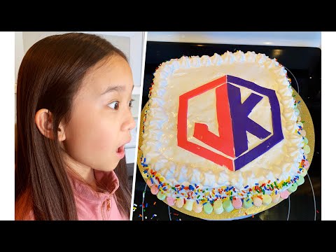 Did Janet Make the WORST CAKE Ever? 🎂🤔 / Janet and Kate