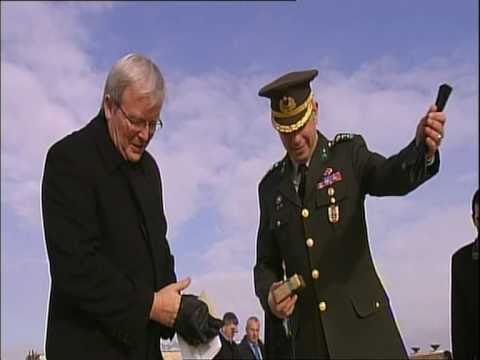 Minister Rudd lays a wreath at Anitkabir, Ataturk's Mausoleum