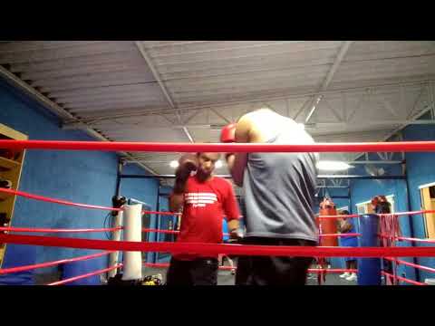 Yuri e Eliel fazendo luva