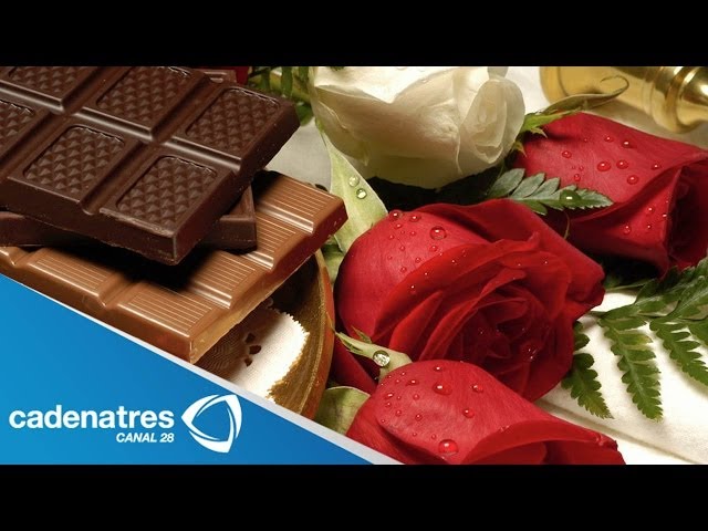 Vídeo relacionado con FAMILYCOM Cesta San Valentin de Chocolates Nestle para regalar. Regalo Original para Mujer, Hombre. Regalo para parejas - Bombones Caja Roja, Cañon de petalos, Oso peluche