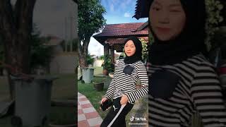 Download lagu Awek tudung mp3 Download lagu Awek tudung mp3