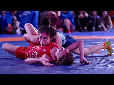 Nela Malinova (CZE) vs Lisa Pastoriza (USA) 47kg. Women girls wrestling.