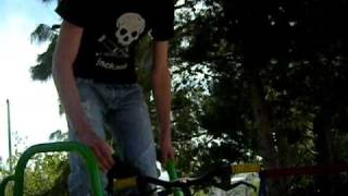 preview picture of video 'Jackass in san cataldo bicicletta scende dallo scivolo (25 aprile 2009)'