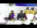 Dhoni Hot Wife Sakshi Purse Picked By Captain Cool