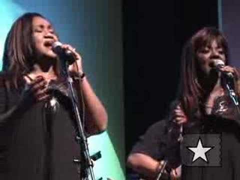 Alcione canta "Enquanto houver saudade" Showlivre.com/2004