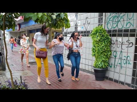 Ela Levou o Maior Susto da Vida Dela - PEGADINHA