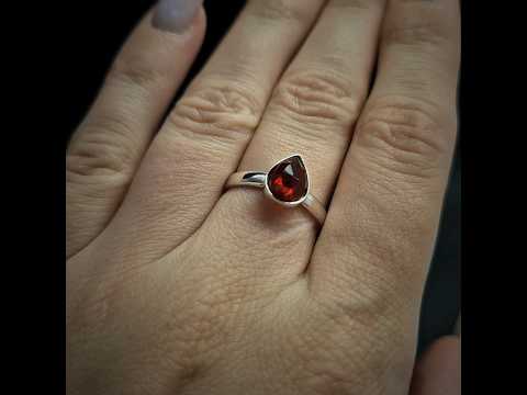 Кольцо серебряное 925 женское / мужское с натуральным камнем гранатом в огранке, ручная работа - фото 1 - id-p2322010680