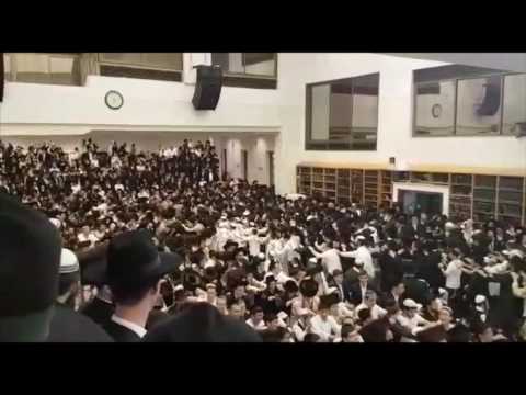 Simchas Beis Hashoeva In Toldos Aharon - 2016 (First Night) | שמחת בית השואבה בחצר הקודש תולדות אהרן