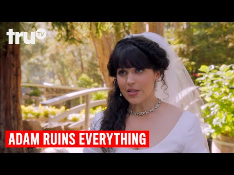 アダムはすべてを台無しにする - 結婚式は完全なリップオフである理由 (Adam Ruins Everything - Why Weddings Are A Total Rip-Off)