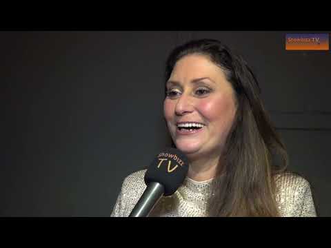 Xandee op het podium bij De Muziekshow