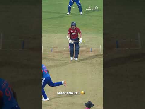 MS Dhoni’s wholesome moment during the game! | #INDvENG | #T20WorldCup