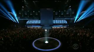 Madonna Performs &quot;Living For Love&quot; (Live At GRAMMY&#39;S)