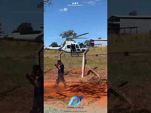"Um avião de pequeno porte caiu na zona rural de Neópolis. O proprietário conseguiu sair da aeronav"