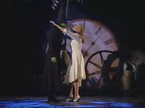 Idina & Kristin - Tony's 2004 - Defying Gravity