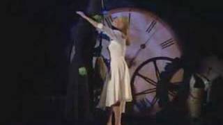 Idina &amp; Kristin - Tony&#39;s 2004 - Defying Gravity