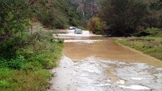 preview picture of video 'Grootrivier crossing in flood - Baviaanskloof'