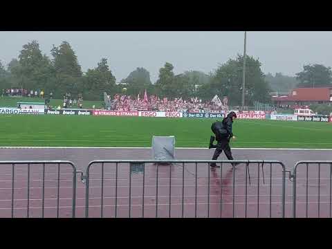 FV Illertissen - Fortuna Düsseldorf 1:3; 14.08.2023; Fortuna feiert im strömenden Regen