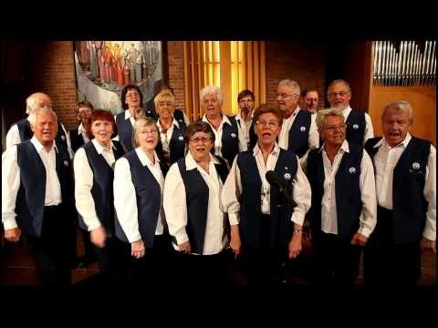 Lasse Dahlquist kören testar stämbanden/ foto © Giovanni Salaris2010