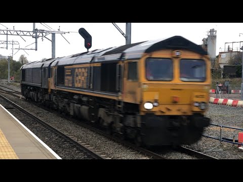 Harborough station a class 66s 66722 GBRF a class 66 66303 light engines with great 3 tone 30/10/22