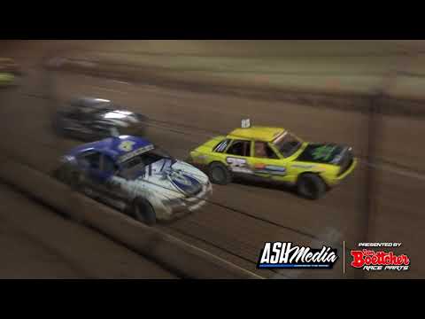 Modified Sedans: 2015/16 Queensland Title - A-Main - Carina Speedway - 12.06.2016