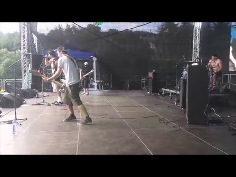 HOT PANTS - HOT PANTS - Alfa manuál live - Vysmáté léto 2015 stage side view
