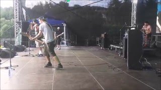 HOT PANTS - Alfa manuál live - Vysmáté léto 2015 stage side view