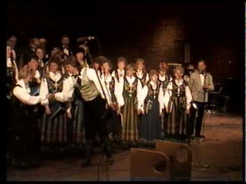 Trygve Hoff og Nordlendingernes forenings kor 1987 - Vårvise nordaførr.flv