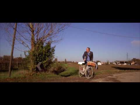 I CAMILLAS - IL POSTINO  (videoclip)