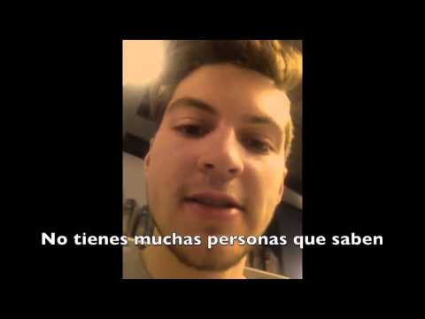 Icelandic polyglot speaking 8 languages