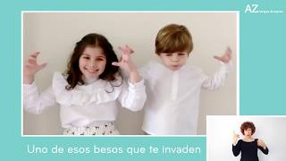 Un beso redondo  de Conchita  en lengua de signos , en casa y en familia.