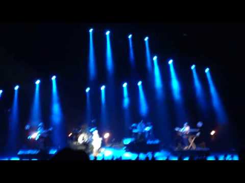 Robyn Live "U Should Know Better" - Apology to Peter - Radio City NYC 2/5/2011