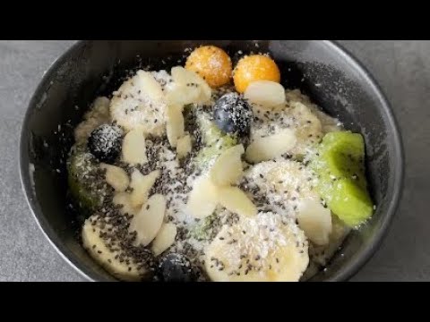 Noyan macht gesunden und leckeren Porridge/Haferbrei mit Früchten