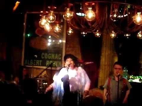 1.9.2015 Ibiza Teatro Pereyra: Muriel Fowler  with "Rollin`on a river"