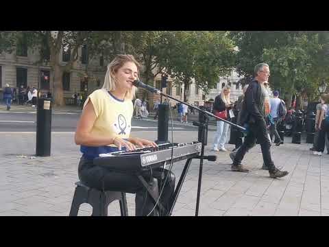 Trafalgar Square - The Scientist ( Live Busking Serka)