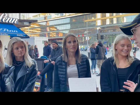 Dörren är öppen så kom in innan den stängs. Åhléns (City Stockholm) 2021-09-25