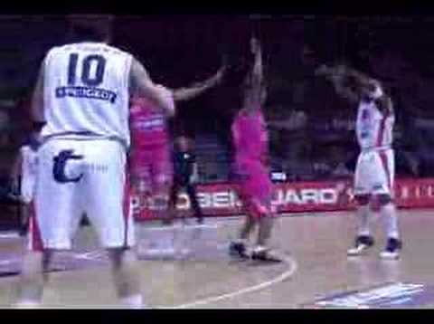 28 08-12-07 BCO-Pepinster - Chuck Davis scoort met een geluk