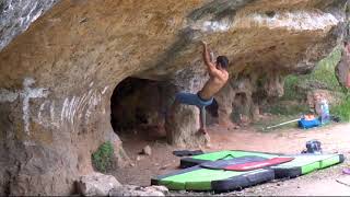 Photo of problem V de vendetta in Tamajón boulder Area
