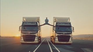 Jean-Claude Van Damme performs splits between two moving Volvo trucks