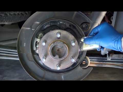 How to Replace the Rear Brakes on a Nissan Xterra (second generation )