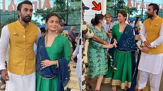 Alia Bhatt Humble Behave When Security Push Her Fans At Airport