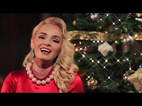 Colind Maria Constantin  In oras vine Mos Craciun  Official Video NOU