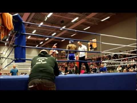 Robert Szasz vs  Martin Fouda   Halmstad 2012