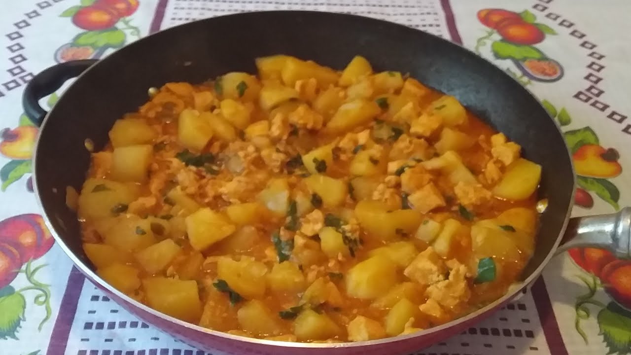 Peito de Frango ensopado com batatas 😋.simplesmente saboroso hummm 😋