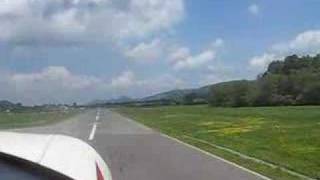preview picture of video 'Landing Runway 04 Welshpool'