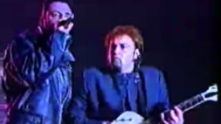 LOQUILLO Y TROGLODITAS   ESTO NO ES HAWAII, CON CARLOS SEGARRA