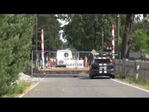Gesperrt: Bauarbeiten am Bahnübergang - ELSTERWELLE
