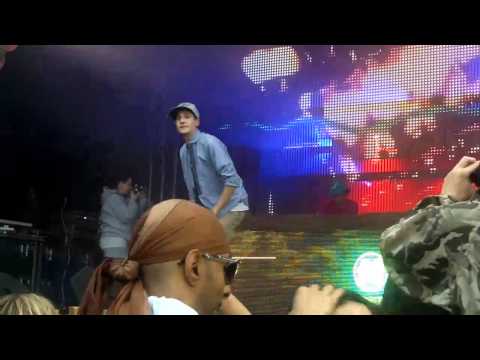 10 Minutes of High Contrast ft. MC Wrec (at Lovebox Festival, 16/07/2011)