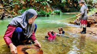 Download lagu SURGA SUNGAI TERSEMBUNYI DI KALIMANTAN, 3 WANITA DAYAK CARI EMAS, MANCING & MASAK mp3 Download lagu SURGA SUNGAI TERSEMBUNYI DI KALIMANTAN, 3 WANITA DAYAK CARI EMAS, MANCING & MASAK mp3