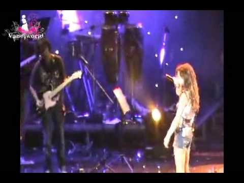 2 Despina Vandi Ft Thirio Mavra Mesanyxta mume.gr